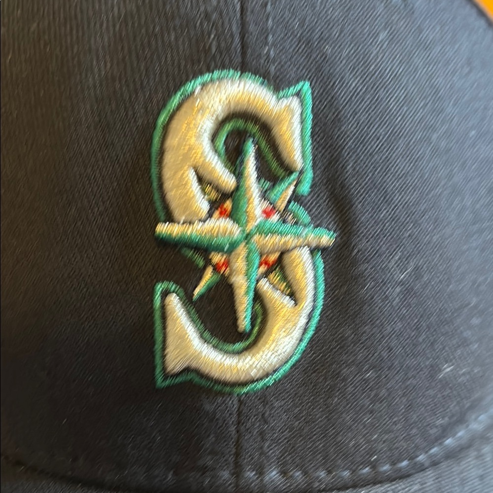 Seattle Mariners Fitted Mens Blue Cap with Embroidered Logo - L/XL - Picture 6 of 6